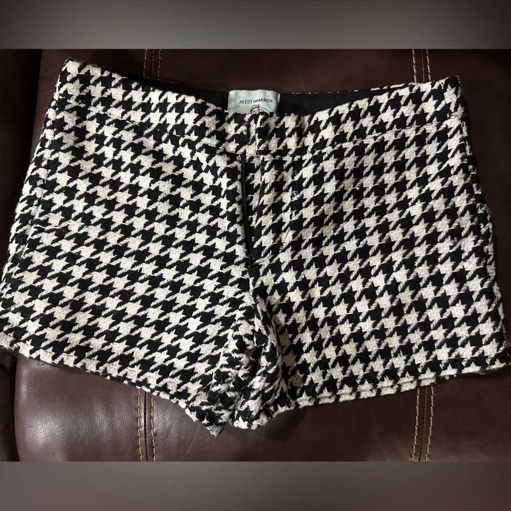 Judith March houndstooth shorts